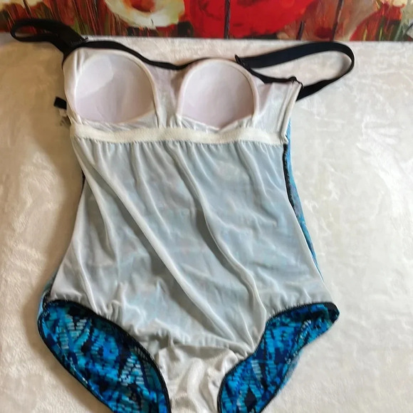 Maxine of Hollywood swimsuit size 8 - Picture 4 of 6